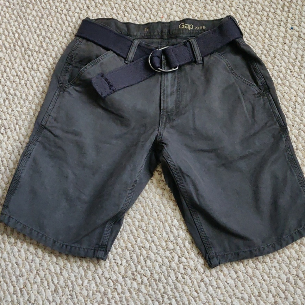 Gap cargo short size 29